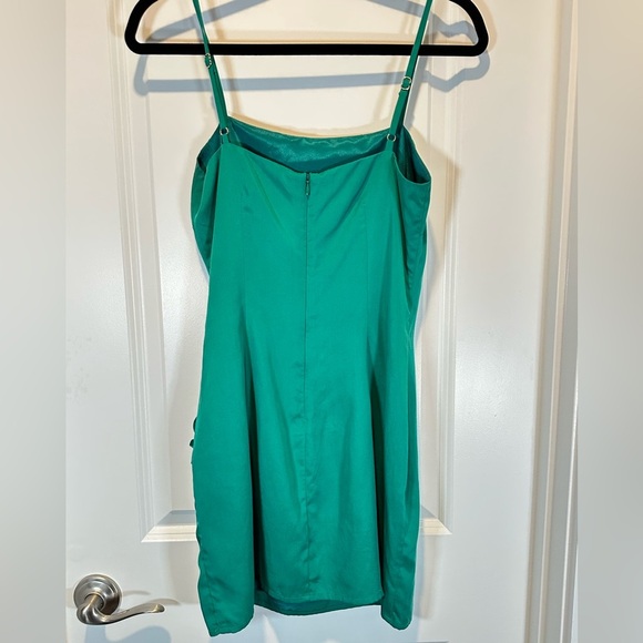 Lovers + Friends Green Mini Dress S Ruched Button Detail Slip Dress
A205 - Picture 5 of 9